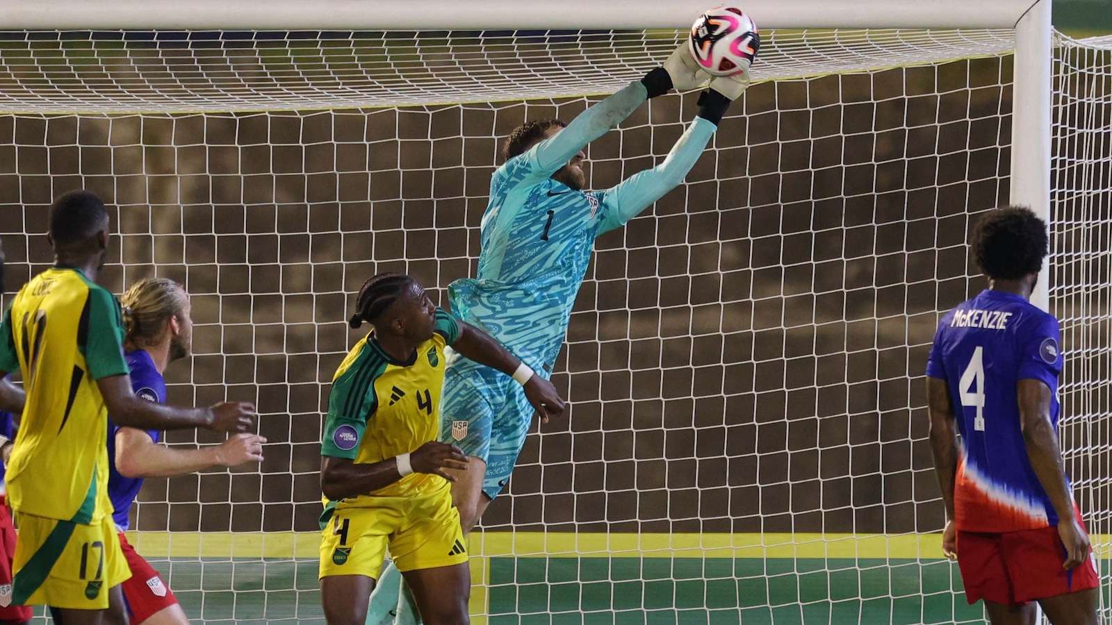 两支队伍在 两支队伍在