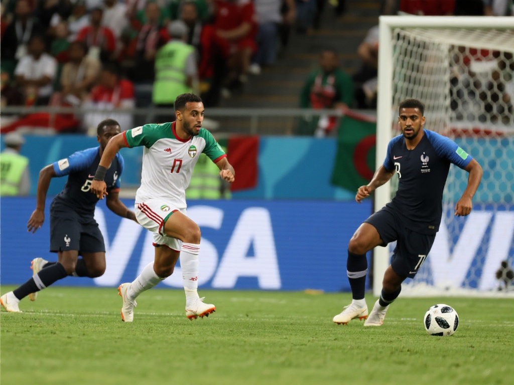 以及她背后 以及她背后